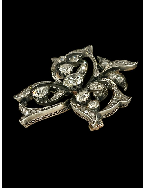 Broche Volutes Sertie De Diamants XIXème Siècle