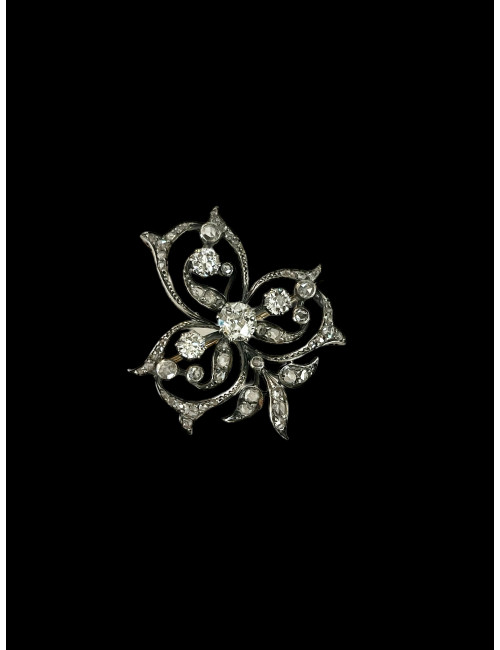 Broche Volutes Sertie De Diamants XIXème Siècle