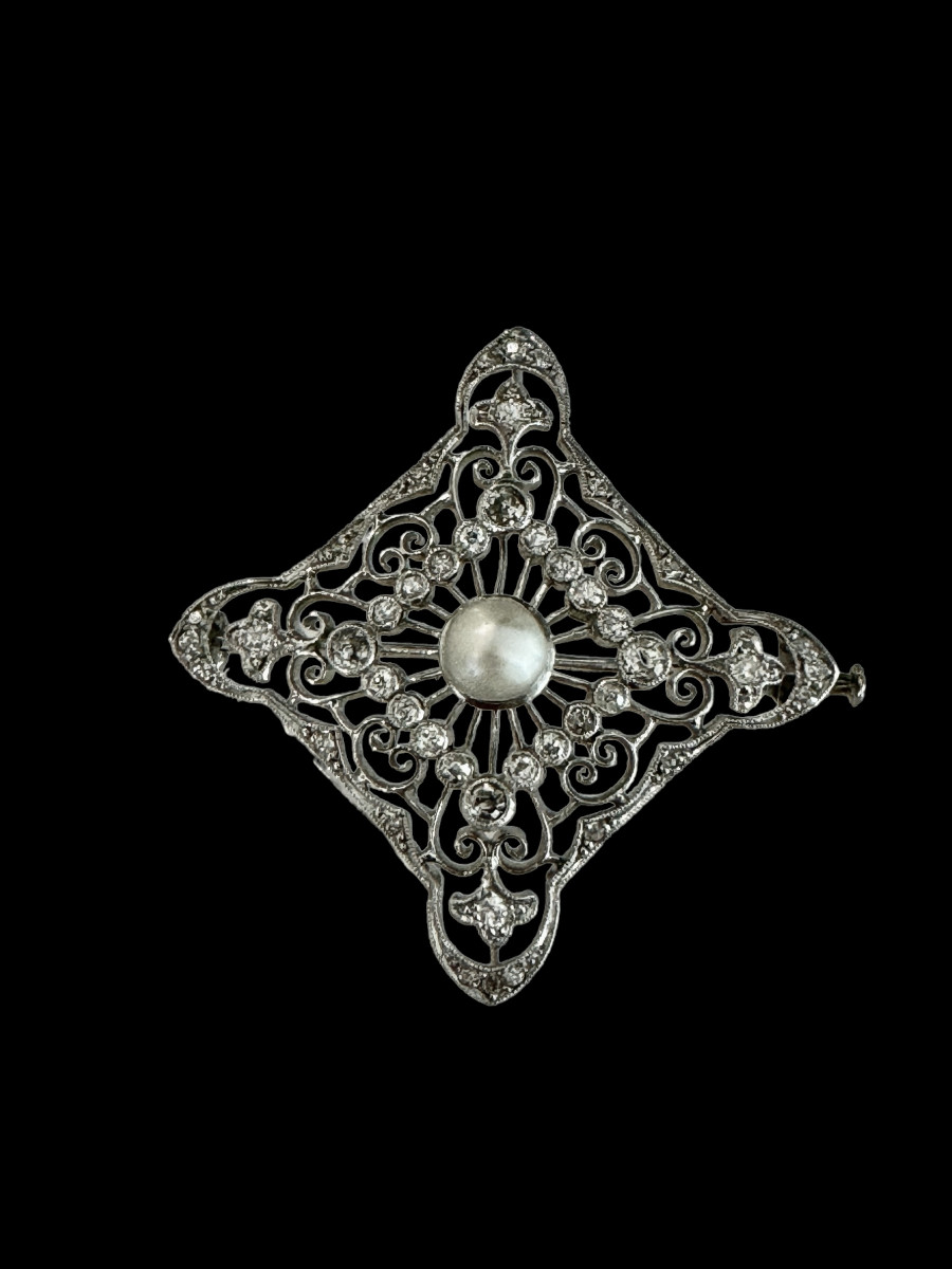 Broche Art-Déco en platine, diamants et perle fine