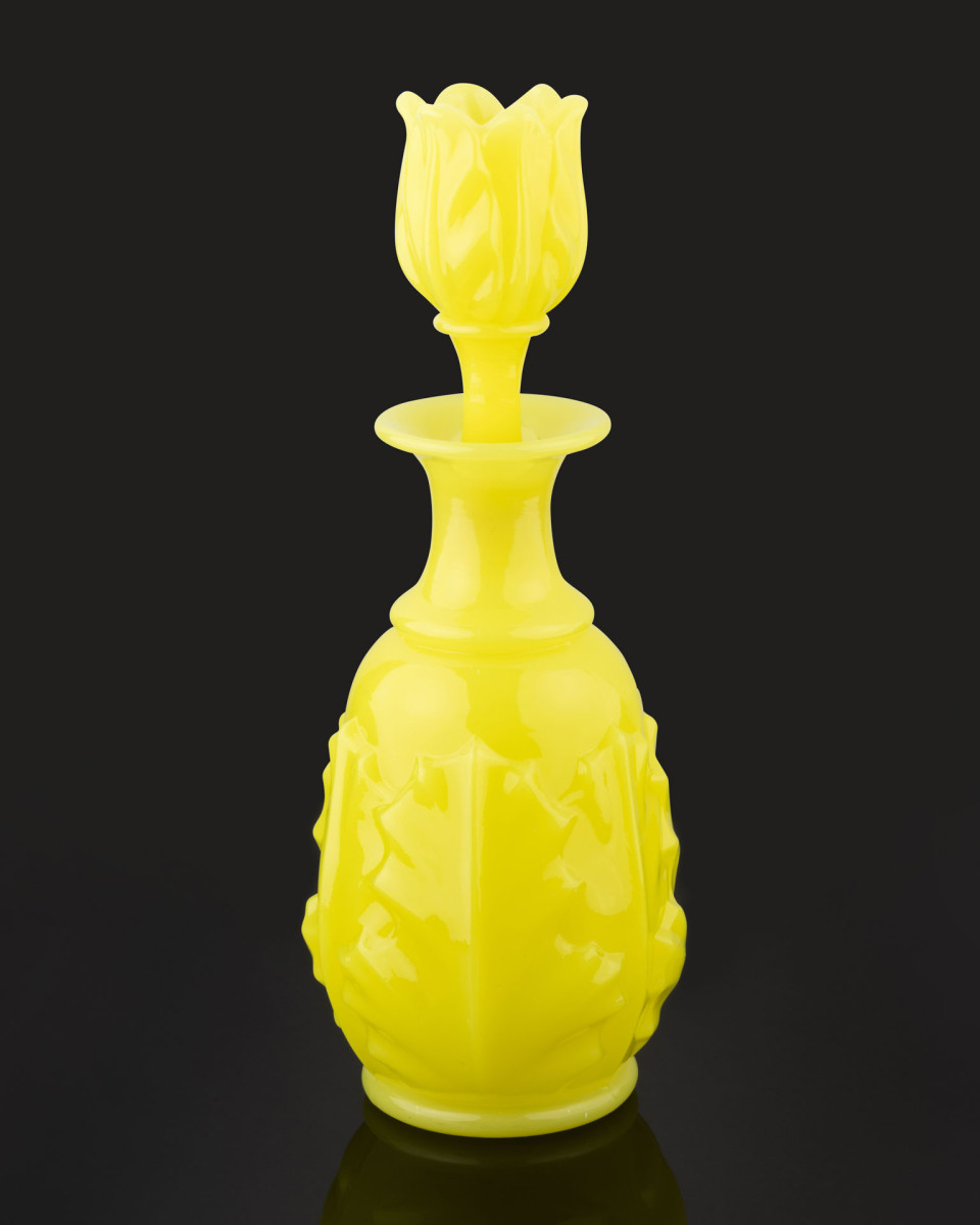 BACCARAT : Grand Flacon en opaline jaune