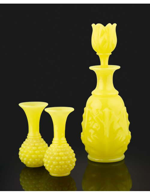 BACCARAT : Grand Flacon en opaline jaune