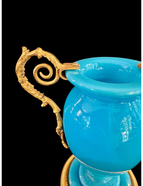 Vase en opaline turquoise et bronze doré