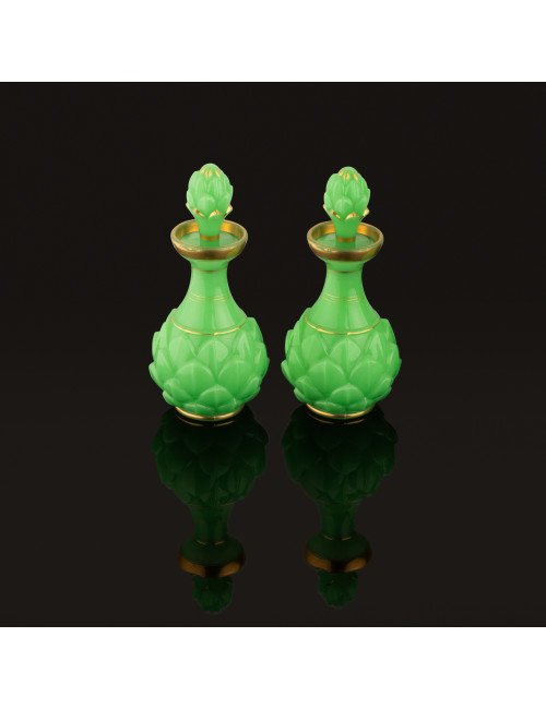 BACCARAT : paire de flacons en opaline verte