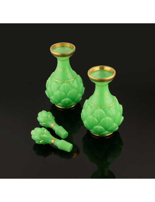 BACCARAT : paire de flacons en opaline verte