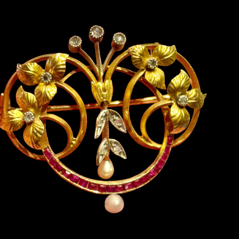 Broche Art-Nouveau en or,...